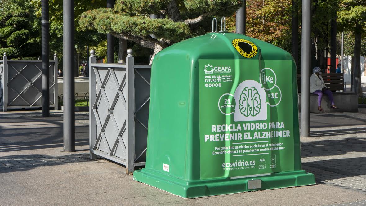 FUENLABRADA. El Ayuntamiento instala dos contenedores de reciclaje de vidrio para recaudar fondos para enfermos de Alzheimer