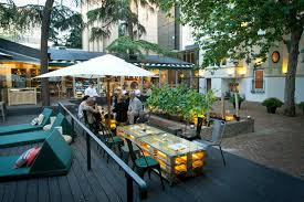 Los hosteleros y mercadillos madrileños no tendrán que pagar la tasa de terrazas hasta diciembre