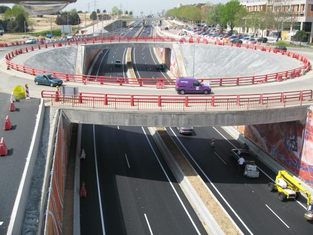 POZUELO DE ALARCÓN. Avanzan las obras de soterramiento de la M-503, en la rotonda de intersección con la carretera de Boadilla M-513