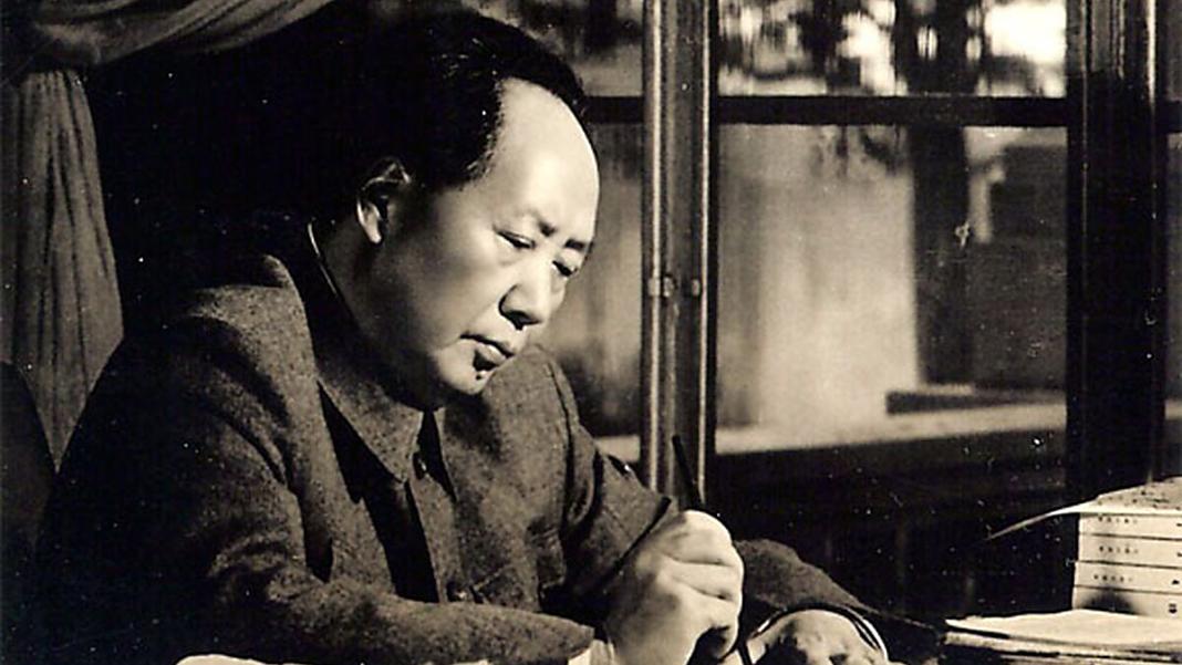 CHINA. Un hombre rompe un manuscrito de Mao tasado en 250 millones de euros al pensar que era una falsificación