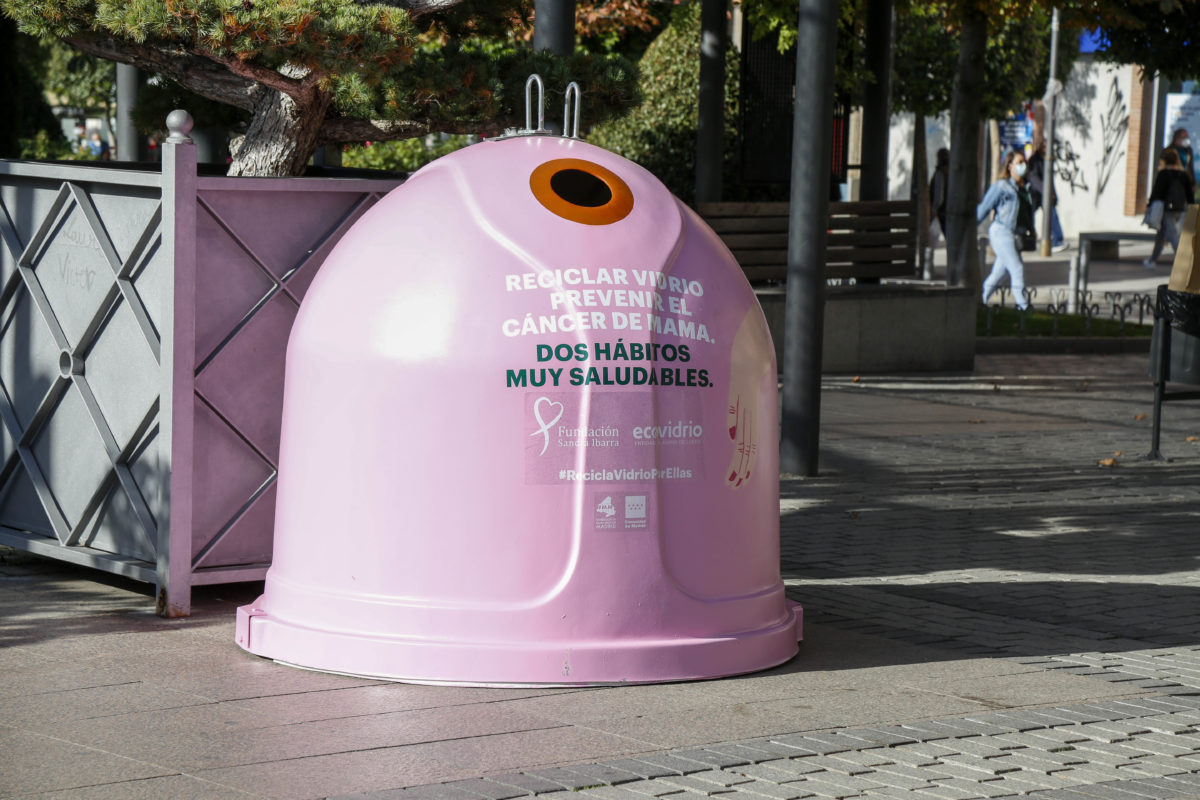 MÓSTOLES. Arranca la campaña ‘Recicla Vidrio por ellas’ para luchar contra el cáncer de mama