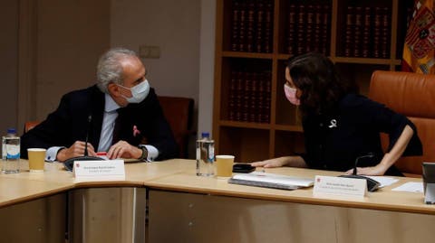 La presidenta regional, Isabel Díaz Ayuso, estudia un “toque de queda” en Madrid desde la medianoche hasta las 6 de la mañana