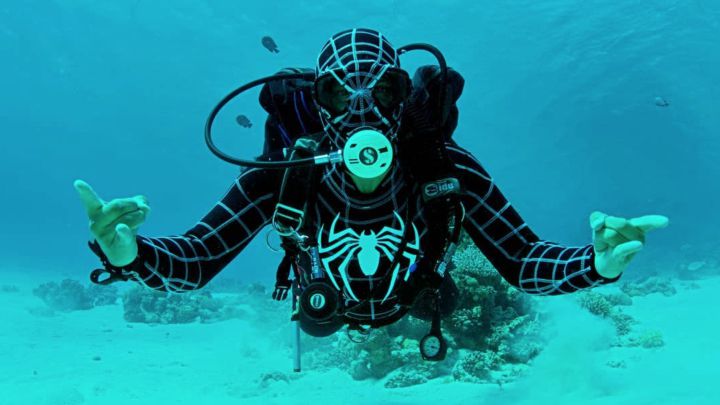 EGIPTO. Un ciudadano bate el récord mundial al pasar seis días bajo el agua del Mar Rojo