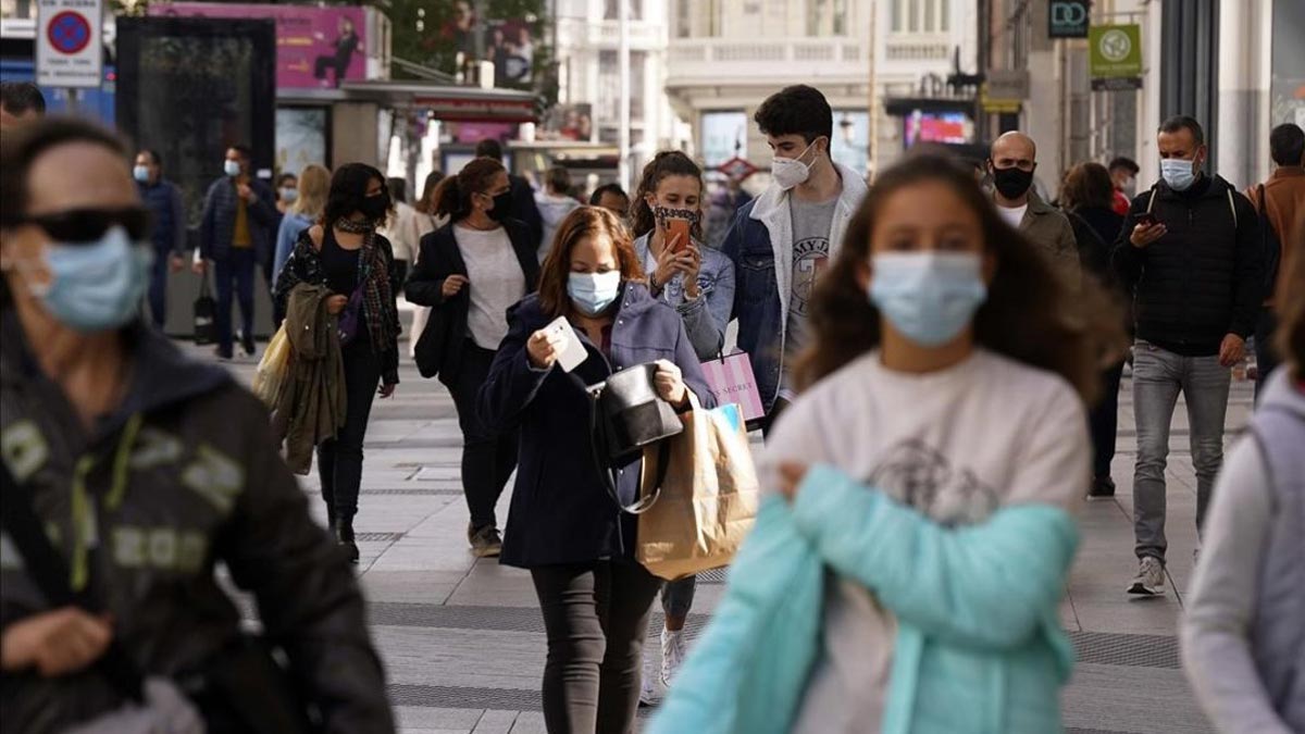 España rebaja el IVA de las mascarillas del 21% al 4% argumentando que acaban de recibir el visto bueno de Europa