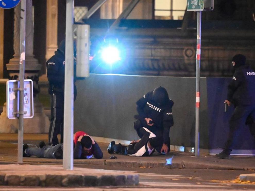 AUSTRIA. Al menos tres muertos y una quincena de heridos en un atentado terrorista múltiple en el centro de Viena