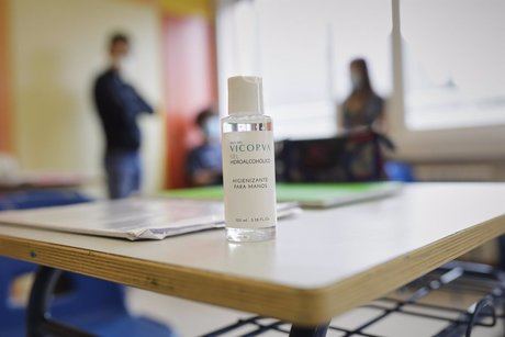 FUENLABRADA. El Ayuntamiento repartirá 18.000 botes individuales de hidrogel entre los colegios públicos de Infantil y Primaria