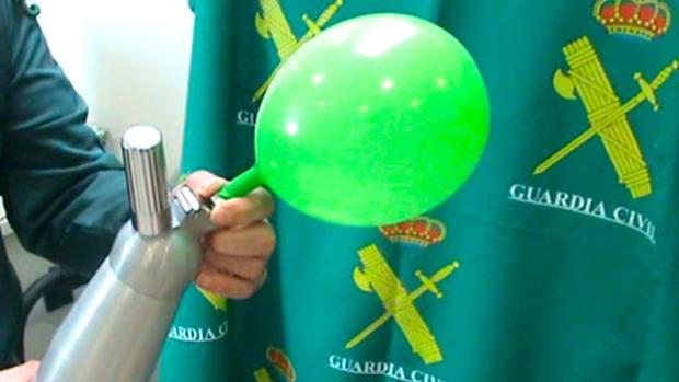 ALCOBENDAS. En estado grave una niña de 8 años, tras asfixiarse con un globo de helio