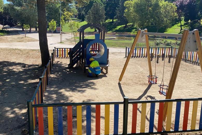MÓSTOLES. El Ayuntamiento reabre las áreas de juegos infantiles y las biosaludables de la ciudad