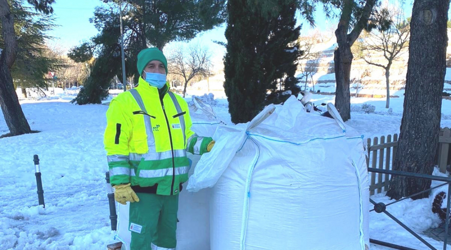 POZUELO DE ALARCÓN. El Ayuntamiento entrega 24 toneladas de sal en los seis puntos habilitados de la ciudad