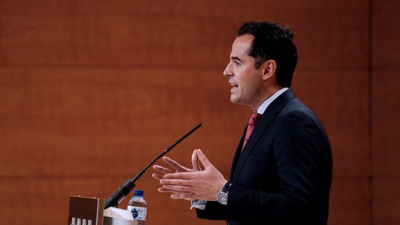 La Comunidad de Madrid suspende el suministro de primeras dosis de la vacuna contra la Covid-19 durante, al menos, dos semanas