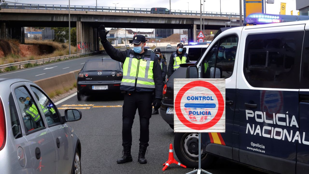 Madrid adelanta el toque de queda a las 23.00 y todos los establecimientos a las 22.00 por el alza de casos de Covid-19