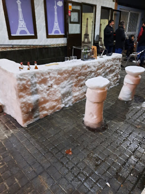 Así es el madrileño “Bar de Hielo” donde los dueños han hecho una barra gélida gracias a la borrasca Filomena