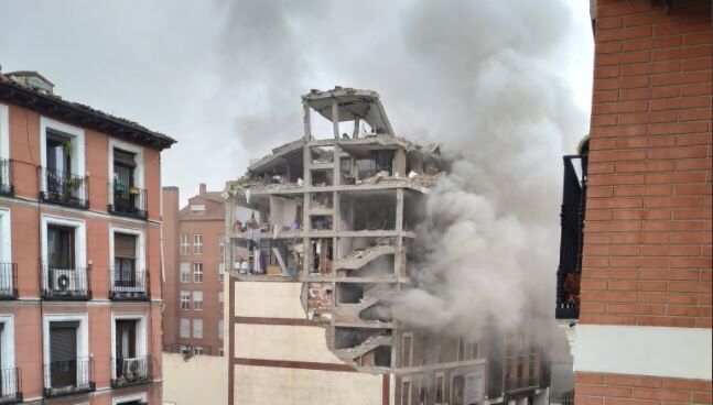 Al menos cuatro muertos y diez heridos en una fuerte explosión que ha destrozado un edificio en la calle Toledo