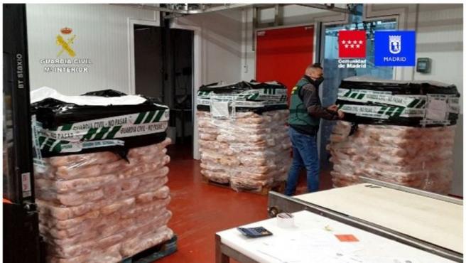 La Guardia Civil detiene a 14 personas e incauta 122.000 kilos de carne caducada que iba a centros sanitarios y educativos