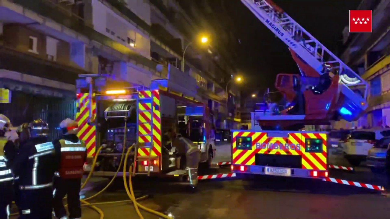 ALCALÁ DE HENARES. Un muerto y 21 heridos, dos de ellos  graves, en el incendio de una vivienda producido esta madrugada