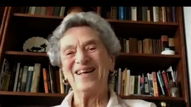 Increíble hazaña de una mujer de 90 años que caminó casi diez kilómetros por la nieve para vacunarse contra la Covid