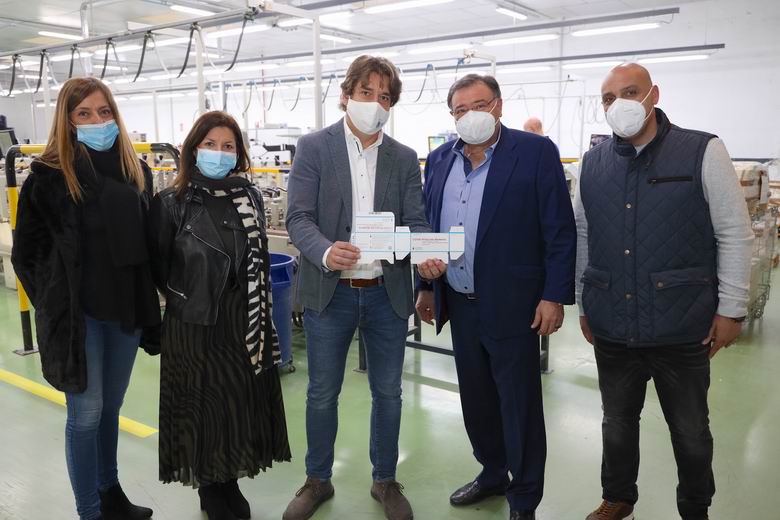 FUENLABRADA. El alcalde visita la empresa Manufacturas Marber, encargada de fabricar las cajas para las vacunas de la COVID