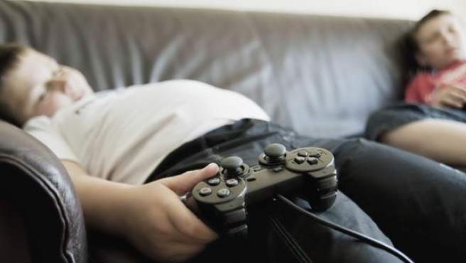 Los padres de dos adolescentes pierden su custodia por el sobrepeso que presentaban los menores