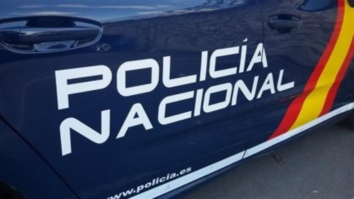 La Policía detiene a un profesor que acosaba a alumnas en las redes sociales y pedía imágenes sexuales a cambio de regalos