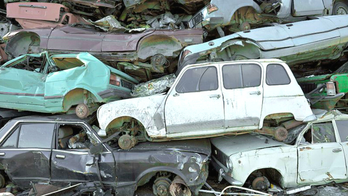 FUENLABRADA. La Policía Local retiró 64 vehículos abandonados gracias al programa ‘La calle no es un desguace’