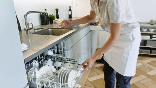 Una de cada tres trabajadoras del hogar en España es pobre, según un informe de Oxfam Intermón