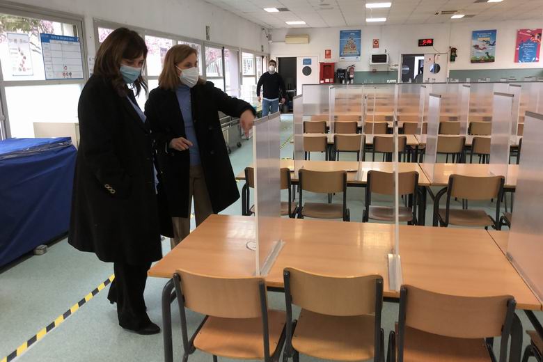 POZUELO DE ALARCÓN. La alcaldesa entrega medidores de CO2 a los colegios públicos y concertados de la ciudad