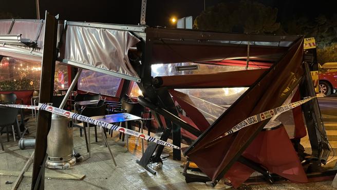 MAJADAHONDA. Un turismo se empotra contra la terraza de un restaurante en la localidad