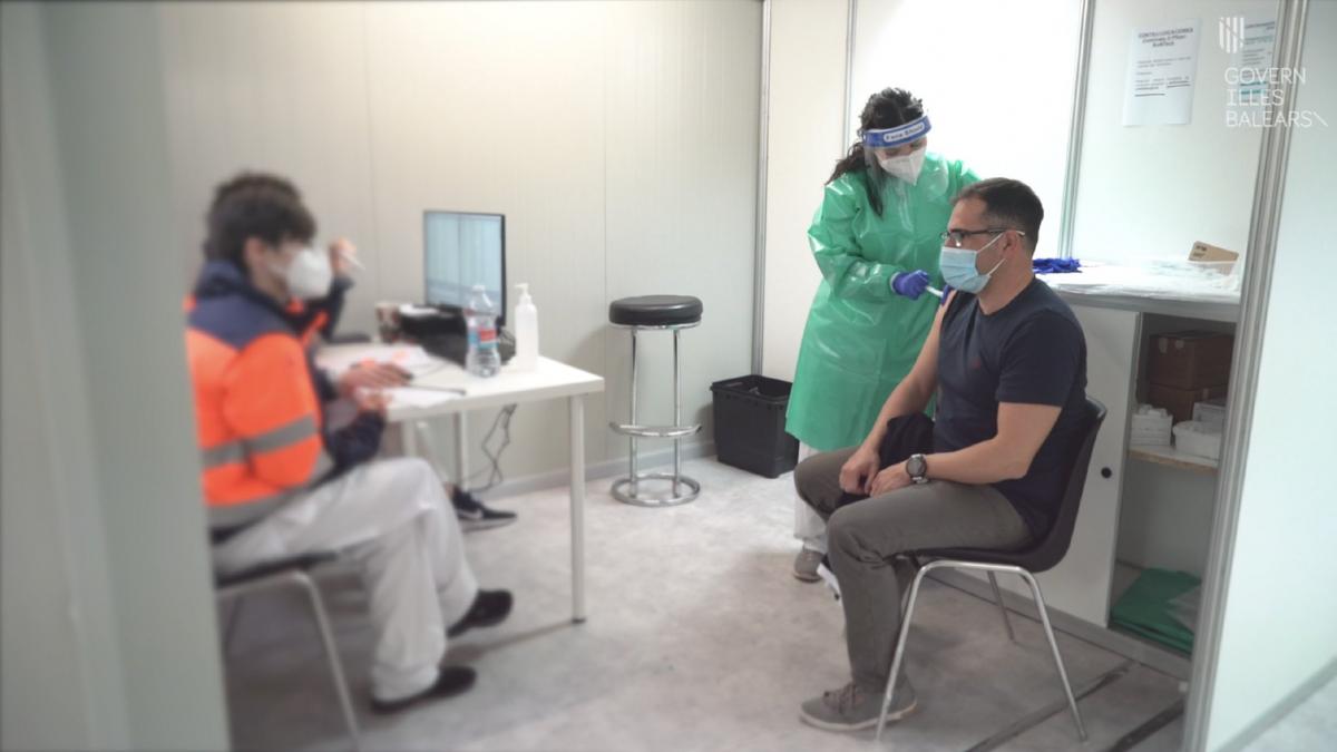 LEGANÉS. Más de medio centenar de profesores de baja, tras sufrir una reacción a la vacuna contra la Covid