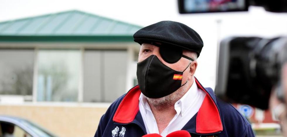 El comisario jubilado José Manuel Villarejo abandona la cárcel con un parche en el ojo y amenazado