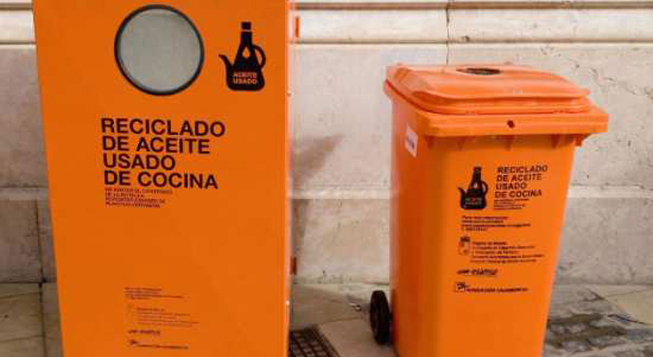FUENLABRADA. El Ayuntamiento estudia ampliar los horarios de los puntos limpios móviles para incrementar la recogida de aceite doméstico usado