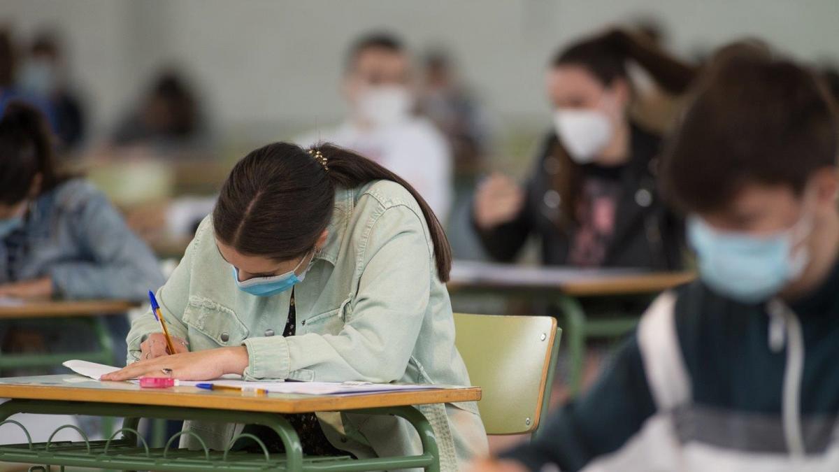 MÓSTOLES. El Ayuntamiento cubrirá la selectividad de los alumnos que no puedan pagarla después de que un instituto iniciara una colecta