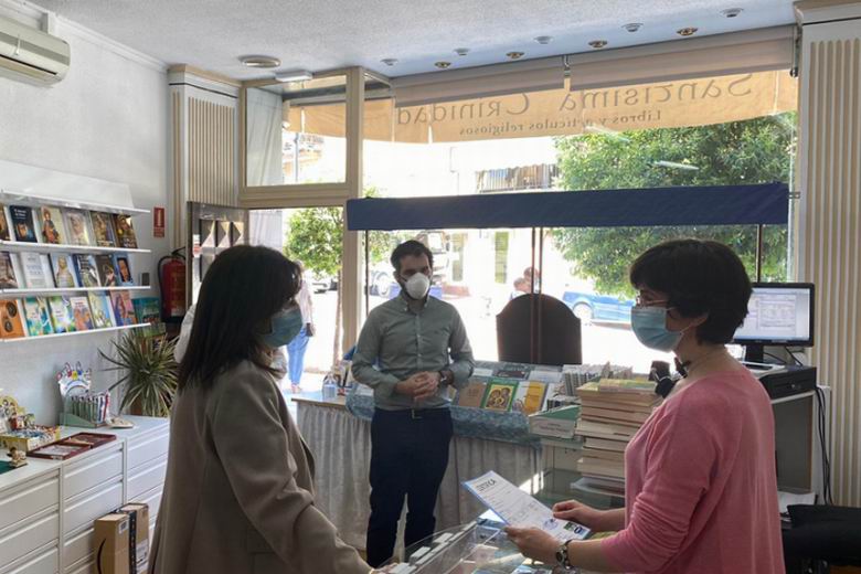 POZUELO DE ALARCÓN. El Gobierno municipal facilita a los comerciantes tickets de aparcamiento gratuito para sus clientes