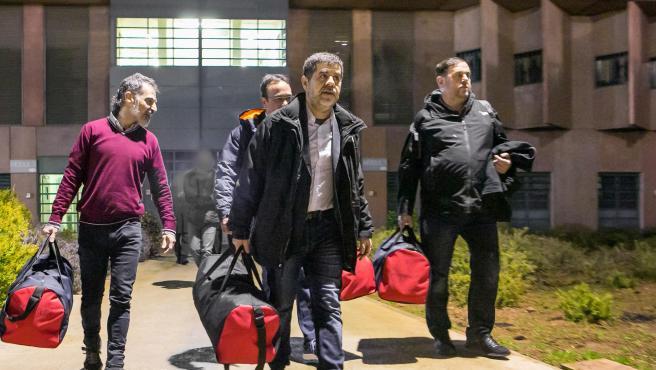 Los indultados del procés saldrán hoy de prisión y Sánchez dice que “no reincidirán”