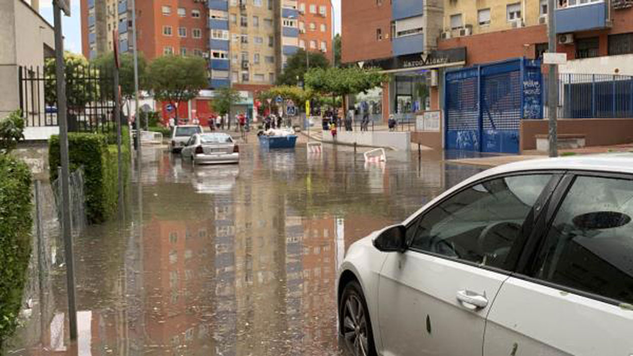 FUENLABRADA. Comienzan los primeros trabajos de mejora de la red de saneamiento en la Avenida de la Hispanidad y calle Constitución