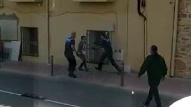 EL MOLAR. Detenida la doctora Noelia de Mingo de nuevo tras apuñalar a dos mujeres en un supermercado