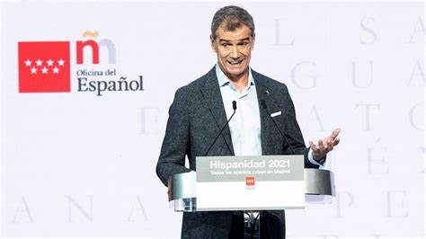 El director de la Oficina del Español, Toni Cantó, afirma que los españoles no conquistaron América