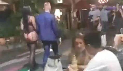 COLOMBIA. Piden la deportación del holandés que paseó a una mujer en ropa interior y atada con una cadena por la calle