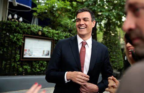 Pedro Sánchez y sus ministros sí se aplicarán para 2022 la subida salarial del 2% que fue rechazada para diputados y senadores