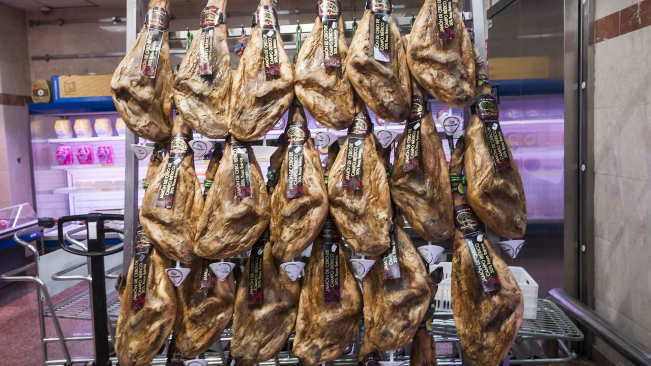 GETAFE. Roban 200 jamones a través de un butrón en un almacén