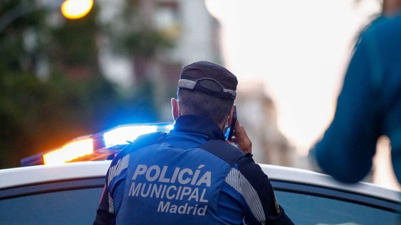 ALCALÁ DE HENARES. Detenido un hombre que amenazaba desnudo con arrojar a su mujer al vacío en un nuevo caso de violencia machista