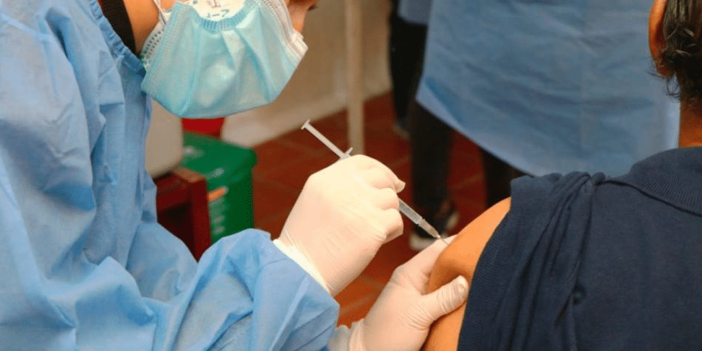 ITALIA. Detenido un hombre por intentar vacunarse contra la covid con un brazo falso de silicona