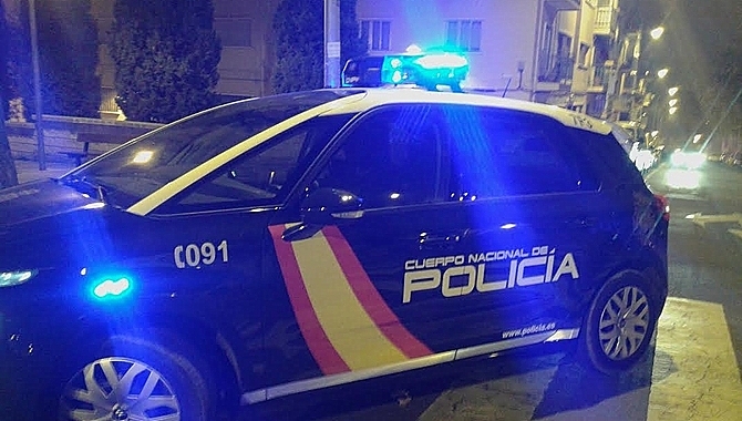 VICÁLVARO. Detienen a un hombre por conducir en dirección prohibida con un coche robado tras una persecución policial
