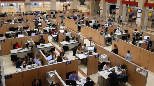 El Gobierno mejora su oferta salarial a los funcionarios: aumentarán hasta un 9,5% en 3 años