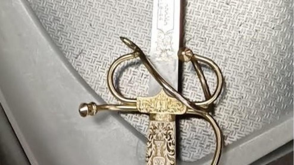 BARAJAS. Detenido un hombre “altamente peligroso” por amenazar a varios trabajadores del aeropuerto Adolfo Suárez Madrid-Barajas con una espada de comunión