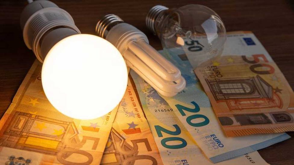 Hoy el precio de la electricidad cae a 80,50 € el megavatio hora y será el más bajo registrado en todo el año