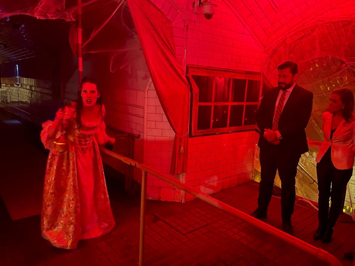 Con motivo de la celebración de Halloween, la antigua estación de Metro de Chamberí se convierte en el Castillo del Conde Drácula