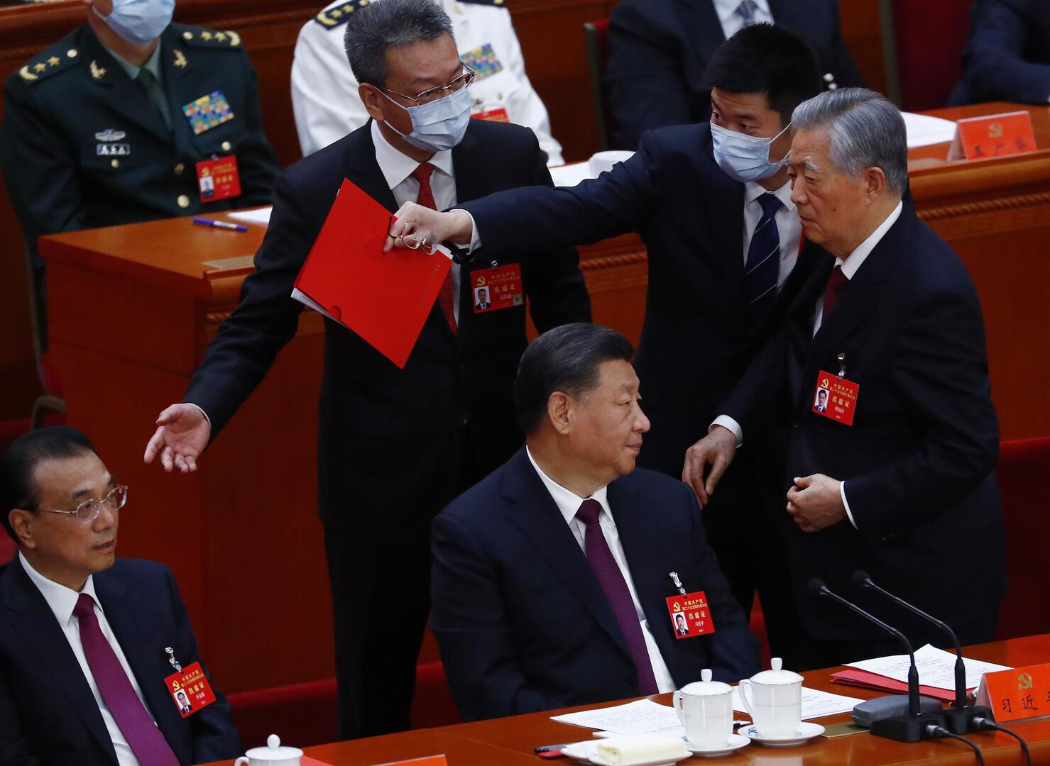 CHINA. Sacan a la fuerza al expresidente Hu Jintao del Congreso del Partido Comunista