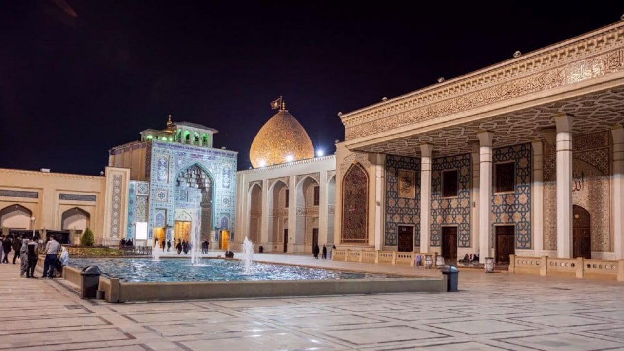 IRÁN. Al menos 15 muertos y 40 heridos en un ataque en un santuario, en medio de las protestas por la muerte de Mahsa Amini