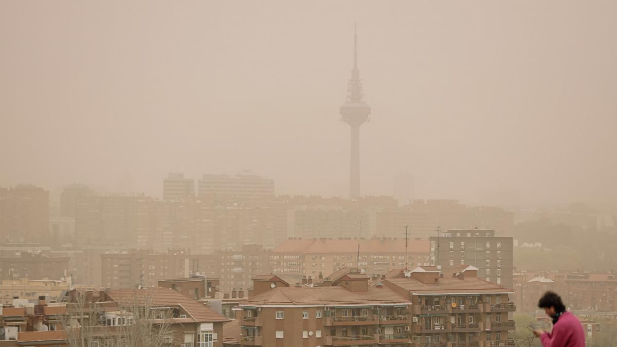 Vuelve la calima a Madrid: la Comunidad activa la alerta por la llegada de aire africano