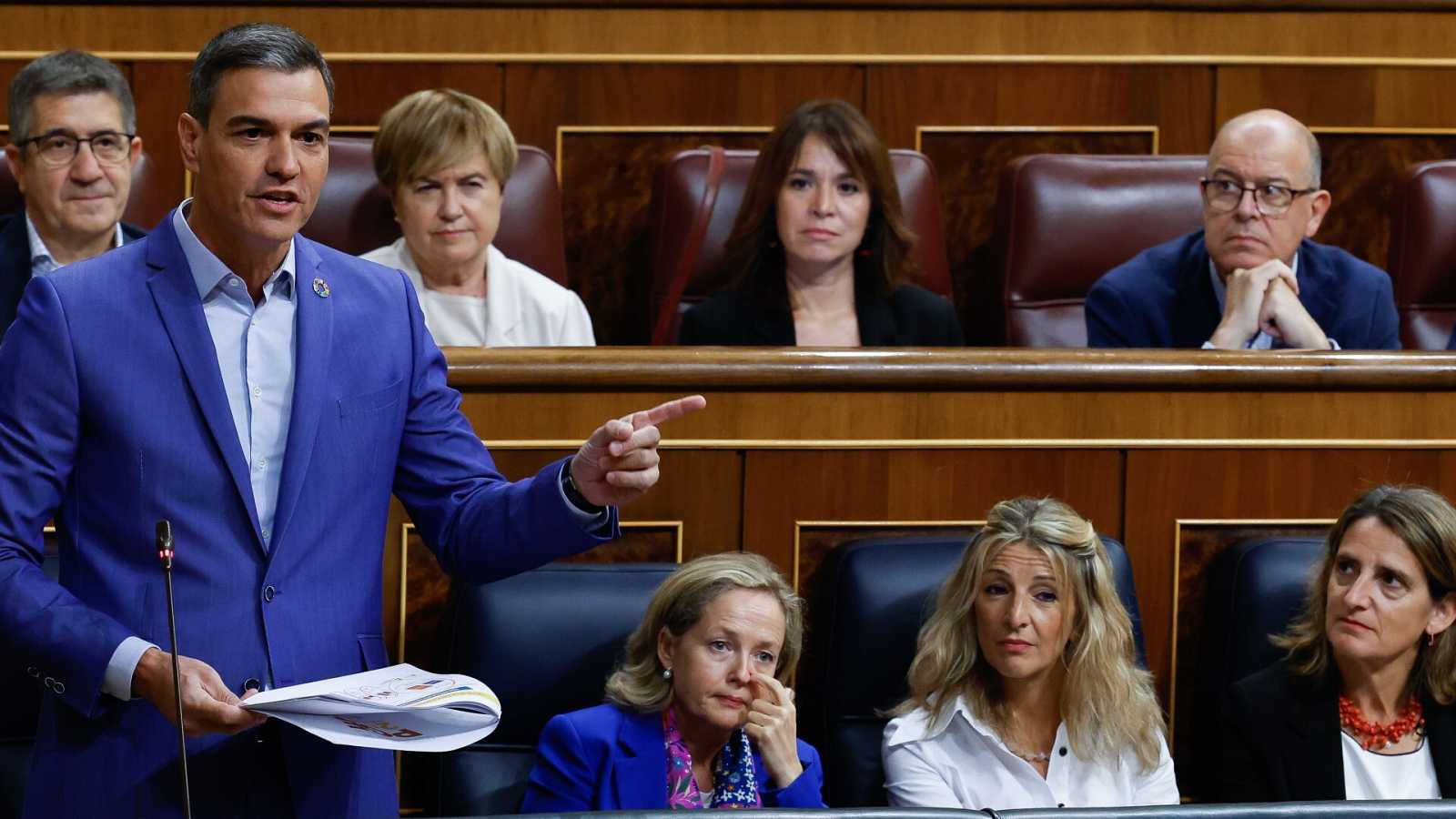 El Gobierno de Pedro Sánchez se sube el sueldo, en línea con el incremento para los funcionarios. La Casa Real mantiene su presupuesto congelado